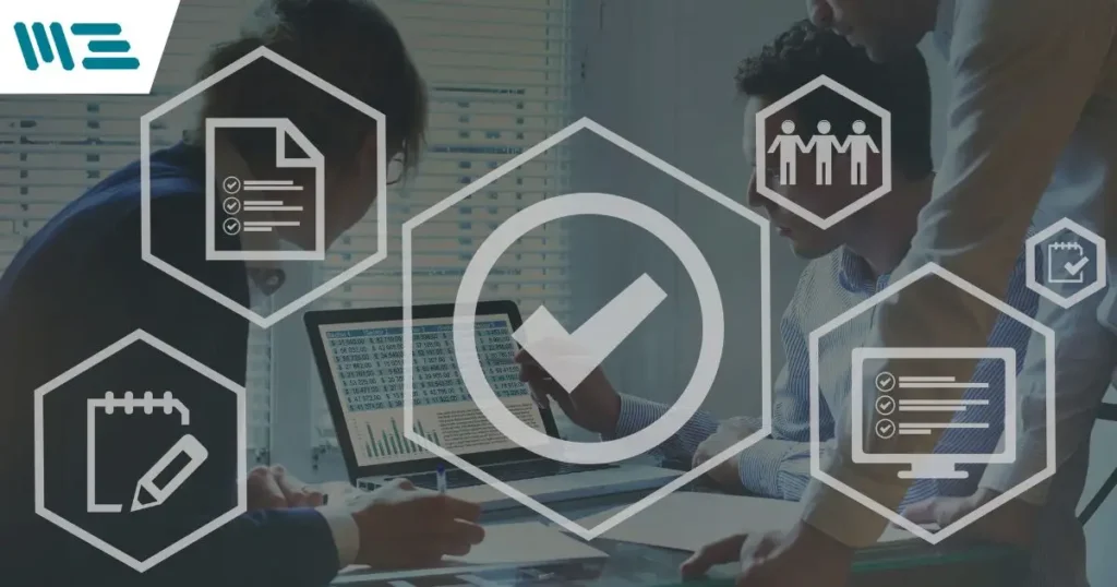 Antes de sumergirnos en los cambios, es esencial entender qué es FSSC 22000. La Certificación FSSC 22000 es un estándar globalmente reconocido para la seguridad alimentaria que ayuda a las empresas a gestionar los riesgos relacionados con la producción de alimentos seguros.